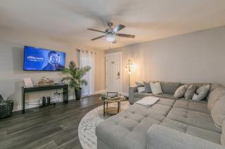 Cozy 2BR Farmhouse Apt - Sleeps 8 - FREE Parking! - 5