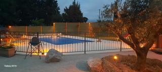 Appart'Estel 2 pers en campagne avec terrasse et accès piscine - Tarascon - 1