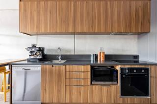 Modern Two Bedroom Apartment with Free Parking - 4