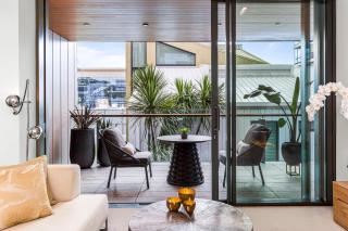 Elegant 1-BD Wynyard Quarter with Carpark - 4