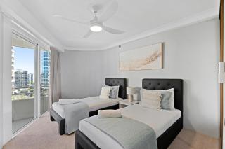 3 Bedroom OCEAN VIEW Unit at Zenith in Surfers Paradise - Q Stay - 2