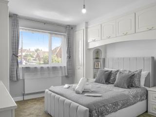 Luxe 5 Bed Bungalow In Snodland, Medway, Kent - Kent - 1
