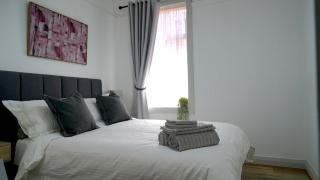 Stay on Summer - CBD Apartment - Orange - 7