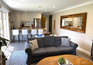 The Edward Townhouse 153 - Tastefully Styled - Orange - 6