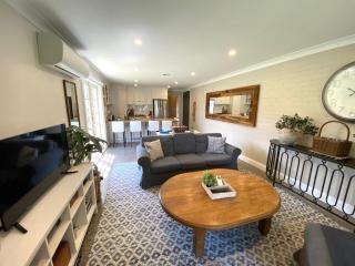 The Edward Townhouse 153 - Tastefully Styled - Orange - 3