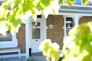 Birchfrost Cottage - Elevated Heritage Aesthetic - Orange - 7