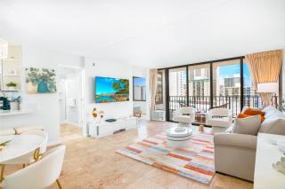 Modern & Chic Ocean View Waikiki Beach with Parking! - Honolulu - 1