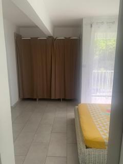F3 dans maison individuelle avec jardin arboré - Le Lamentin - 1