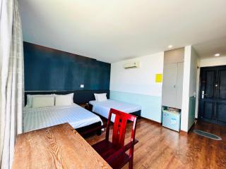 Holiday Inn Hotel - 3