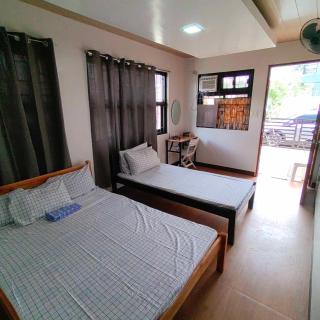 ELyn's Guesthouse -Studio Unit -Family Room with WIFI, Netflix, parking space - - 1