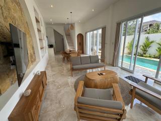 Chic Brand New 4 BR villa with Pool near The Beach - Canggu - 8