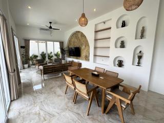 Chic Brand New 4 BR villa with Pool near The Beach - Canggu - 7