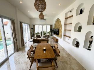 Chic Brand New 4 BR villa with Pool near The Beach - Canggu - 2