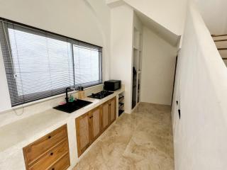 Chic Brand New 4 BR villa with Pool near The Beach - Canggu - 1