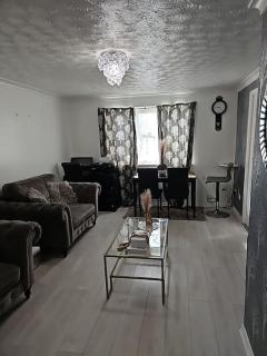 Spacious two bedrooms - Dagenham - 0