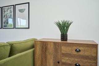 Spacious 1 Bed Apt - Stunning Views & Private Parking - 5 Mins To Beach - Dog Friendly - Close To Ventnor, Shanklin & Sandown - Ideal For Friends, Families & Business Travellers - Sleeps up to 4 Guests - Managed By "Greenstay Serviced Accommodation" - Bonchurch - 1
