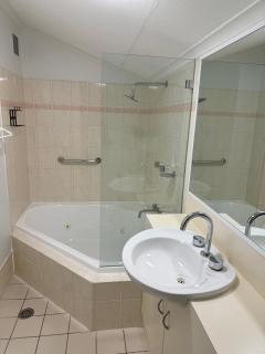 Horizons 424 Lake Jindabyne Waterfront 2 Bedroom Apartment - Jindabyne - 3