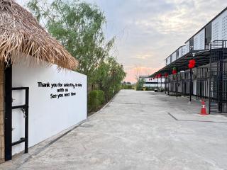 Penguin Villa Resort & Bistro - Ratchaburi - 2