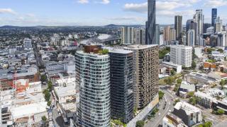City High-Rise 1-Bed with Pool, Gym and Parking - Brisbane - 2