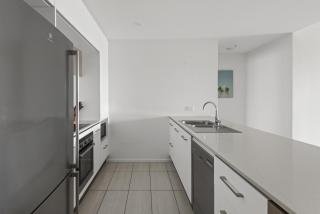 Sleek City Apartment with Parking and Balcony - Brisbane - 7