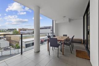 Sleek City Apartment with Parking and Balcony - Brisbane - 5