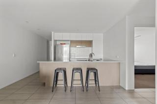Sleek City Apartment with Parking and Balcony - Brisbane - 4