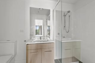Sleek City Apartment with Parking and Balcony - Brisbane - 3