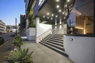 Sleek City Apartment with Parking and Balcony - Brisbane - 1