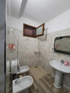 Private room on a shared apartament near Durres beach - Durazzo - 3