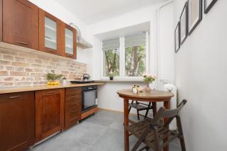Przytulny i Tradycyjny Apartament na Parterze w Centrum Warszawy by Noclegi Renters - Varsovie - 8
