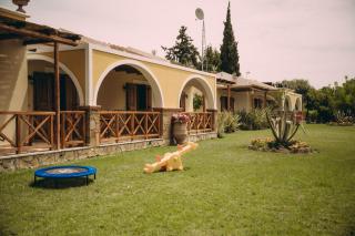 Trikalioti's Lush Estate Apartments - 1