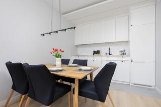 Stacja Wola Nowoczesny Apartament z Balkonem i Parkingiem Warszawa by Noclegi Renters - Varsovie - 8