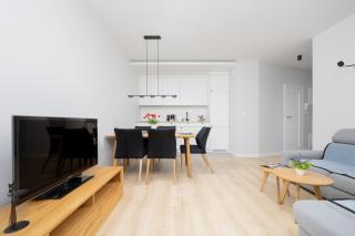 Stacja Wola Nowoczesny Apartament z Balkonem i Parkingiem Warszawa by Noclegi Renters - Varsovie - 1