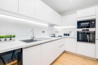 Pluxa Moonstone Metropolis Luxury Getaway in Birmingham City Centre - Birmingham - 6