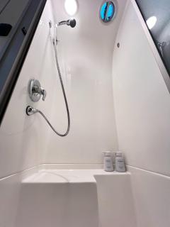 Glamping Guesthouse - Airstream Experience - Sackets Harbor - 9