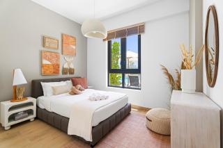 Ocean View 2BR with a Pool & Gym, 2 min to Beach - 9