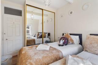 Luxury 2 Bed Apartment in the Heart of Mayfair Your Stylish London Retreat 4th floor no lift - Londra - 1