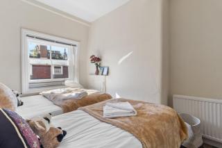 Luxury 2 Bed Apartment in the Heart of Mayfair Your Stylish London Retreat 4th floor no lift - Londra - 2