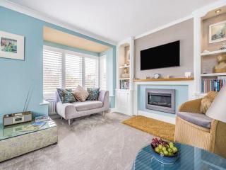 Pass the Keys City Centre Town House w Parking - Chichester - 0