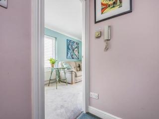 Pass the Keys City Centre Town House w Parking - Chichester - 2