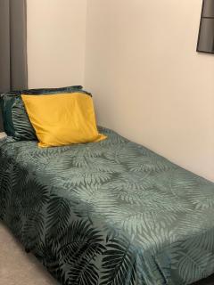Peterborough Brand New City Center Apartment 2 Bedroom 2 bath apartment free parking contractors welcome - Peterborough - 8