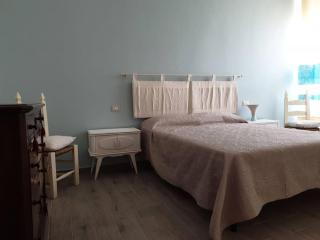 Appartamento centro città con posto auto privato e giardino condominiale - Cagliari - 2