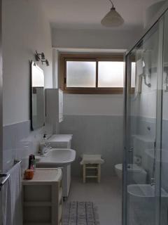 Appartamento centro città con posto auto privato e giardino condominiale - Cagliari - 4