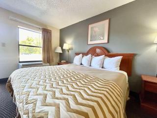 High Springs Inn Soon to be Clarion Pointe - Alachua - 0