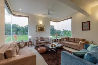Alaya Stays Raga 2BHK Farmstay with an entertainment lounge - Sohna - 8