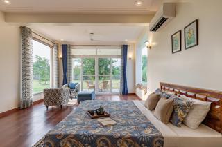 Alaya Stays Raga 2BHK Farmstay with an entertainment lounge - Sohna - 9