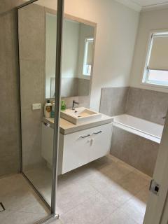 KozyGuru Greenvale 5 Bedroom Holiday Home - Greenvale - 1