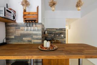 Dreamy Cove, Artistic Hideaway near Floisvos 1BD - 4