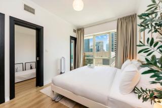 FAM Living - Panoramic Dubai Marina View apartment - 5