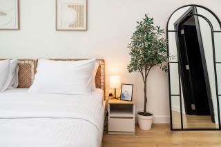 FAM Living - Panoramic Dubai Marina View apartment - 6